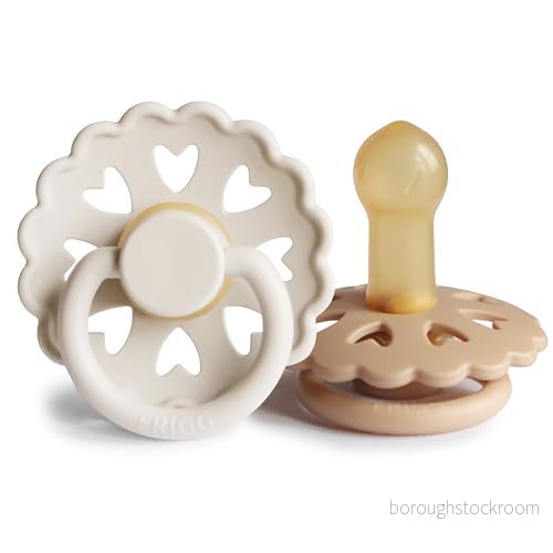 FRIGG Fairytale Latex napp 2 Pack Naturgummi BPA fri Tillverkad i Danmark Symmetrisk Körsbärsformad Bröstvårta (Cream/Silky Satin, Storlek (6 18 Månader)) 5715239018713