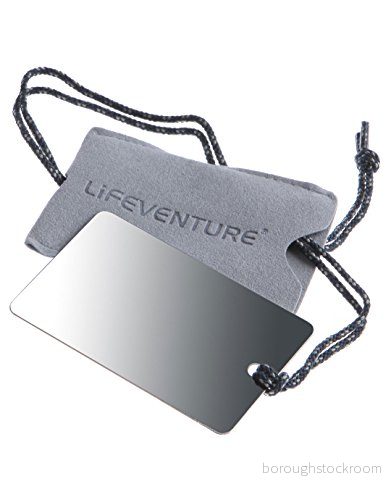 Lifeventure bärbar spegel för användning när du reser hemifrån kompakt i tvättpåse handväska eller bagage 5031863093804
